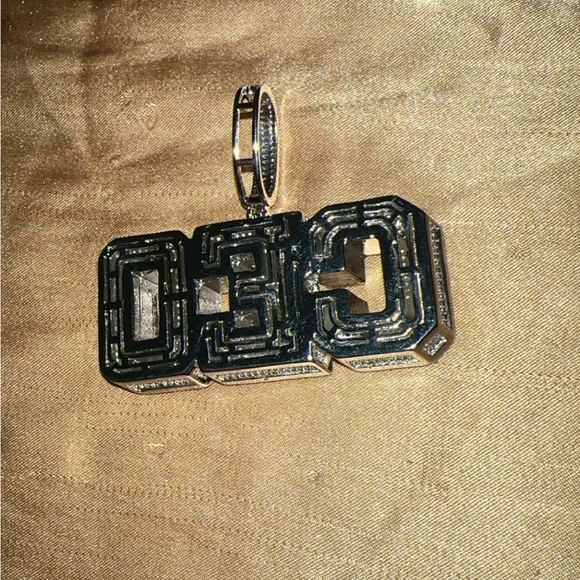 Iced Out CEO Pendant - Picture 4 of 6